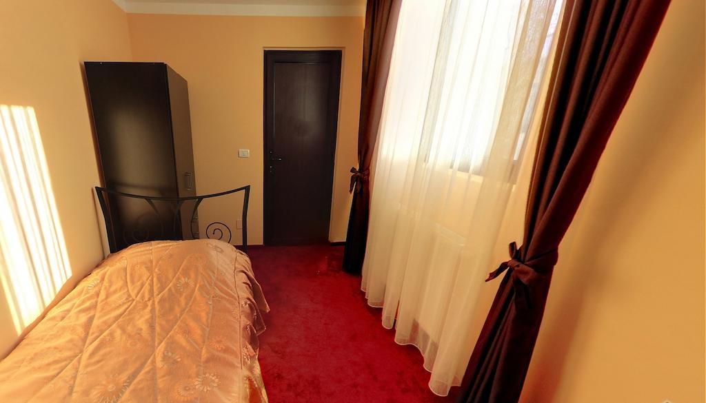 פיטסטי La Storia Guest House חדר תמונה